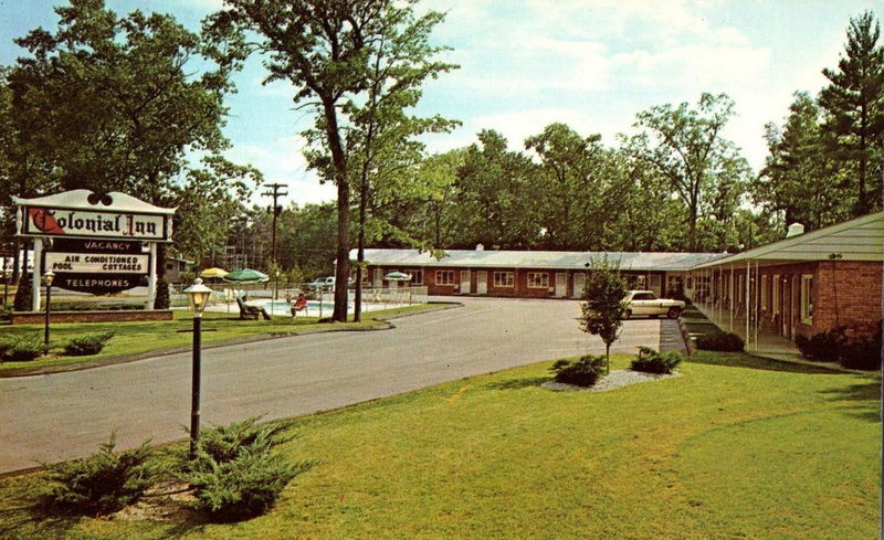 Colonial Inn (Comfort Inn Traverse City) - Postcard (newer photo)